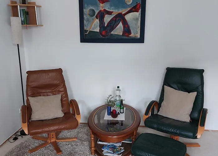 Kunstoase am blauen Haus